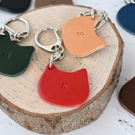 イニシャル 2個セット 猫 ねこ ネコ 名入れ シェア ペア キーホルダー 彼氏 彼女 こども 出産祝い 入学祝い お揃い 革 レザー 牛革 イタリアンレザー 名前 ギフト プレゼント キッズ 送料無料 刻印 誕生日 双子 名前 記念品 友達 卒園 女の子 男の子 ネームタグ 結婚