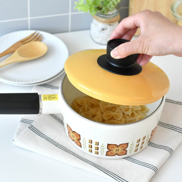 楽天市場 富士ホーロー メモリーズ 16cm ソースパン ホーロー鍋 片手鍋 レトロ 雑貨 サンフラワー プレゼント Ih対応 小鍋 おしゃれ フタ付き ゴールドナッツ シンプル ブルーフラワー 昭和レトロ 離乳食 可愛い 鍋 花柄 楓奏 ナチュラル雑貨かえでそう
