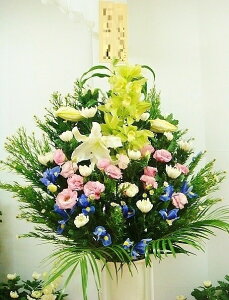 【葬儀 花 スタンド】【葬式 お通夜 スタンド花】【送料無料 供花】【あす楽14時まで】【和風・葬儀専用 スタンド花】【お供え お悔やみ】【法事 お供え花】生花 弔花 仏花 仏事 周忌 法要