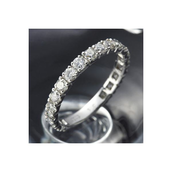 永遠の輝きを纏う、1カラットのダイヤモンドが輝くプラチナPt900の指輪 ダイヤモンドの輝きが1ctエタニティリングとして17号でお届けします 鑑別書付きで品質も安心 安全