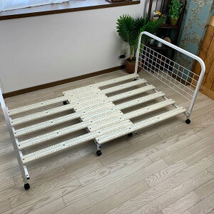 楽天市場 押入れ収納 すのこ おしゃれ 押入れ布団収納 布団収納 ふとん収納 押入れ布団収納 おしゃれ 伸縮式 Sun Dc 80 樹脂すのこ布団収納ラック 組立式 布団押入れ収納 送料無料 ロハス インテリア
