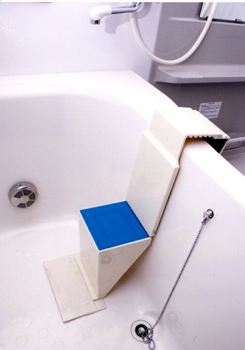 楽天市場 浴室用 ワンタッチステップ Newタイプ K7512 お風呂 浴槽の階段 腰湯 抗菌 防カビ剤 配合 高齢者 腰痛 介護 浴槽の出入りが楽に ｒ ｓｔｙｌｅ