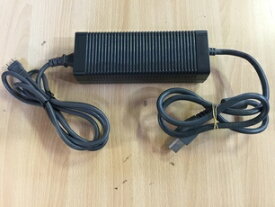 【送料無料】【中古】Xbox 360 ACアダプタ 360用アダプタ 差込口中央と上部にでっぱりあり (150W)