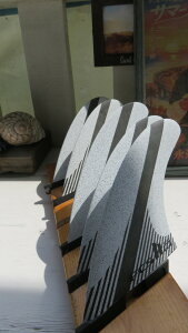 FCS II FIREWIRE PC Carbon White Medium Tri-Quad Retail Fins�T�[�t�B�� �g���C�t�B�� �V���[�g�{�[�h FCS2