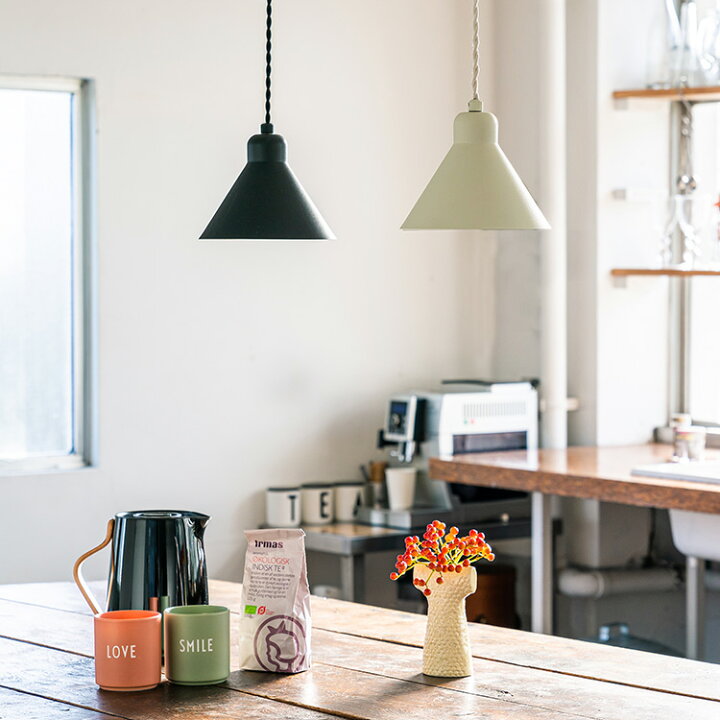 楽天市場 ペンダントライト 1灯 ツェルト Schon シェーン 北欧 デザイン リビング用 居間用 キッチン 照明 天井照明 ダイニング用 アンティーク Led レトロ おしゃれ モダン シンプル 天井 ライト 電気 ペンダント 寝室 トイレ 内玄関 照明器具 白 黒 かわいい ダクト