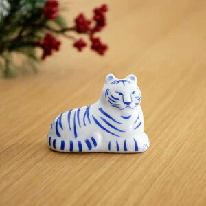 リサラーソン LisaLarson 干支 そとをみるとら あおい【陶器 波佐見焼 2022 寅年 干支 寅 虎 とら トラ 年末 新年 正月 正月飾り 縁起物 開運 迎春 置物 玄関 飾り北欧雑貨 かわいい 十二支 2022年