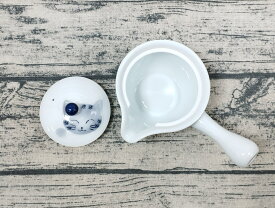 ＼波佐見焼／ 【 天龍製陶所 】 急須 日本製 きゅうす ポット ポット急須 猫 ねこ ネコ 吹き猫 網付き 内容量 約300ml かわいい おしゃれ 洗いやすい 捨てやすい 広口 食洗機対応 はさみやき 波佐見 有田焼 有田