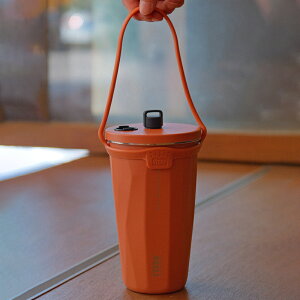 【5%OFFクーポン】【手提げ付き】ストロー付きタンブラー 水筒 600ML 大容量 真空断熱構造 ステンレス製 保温保冷 持ち運び 水筒 トラベルタンブラー 保冷 車 結露しない 直飲み 漏れ防止 蓋