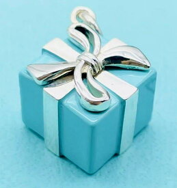Tiffany&Co. ティファニーティファニーブルーボックストッププレゼント箱チャーム ペンダントネックレスシルバーチェーンペンダントネックレススターリングシルバー アクセサリーPRESENT BOX PENDANT NECKLACE