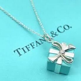 Tiffany&Co. ティファニーティファニーブルーボックストッププレゼント箱チャーム ペンダントネックレスシルバーチェーンペンダントネックレススターリングシルバー アクセサリーPRESENT BOX PENDANT NECKLACE