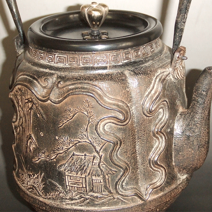 鉄瓶の蓋 フタ 銅 唐草紋様 南部鉄器 | 蓋置き鉄器 | 五徳型