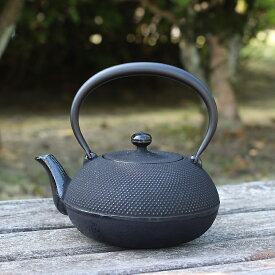 【送料無料】【日本製　鉄瓶】南部鉄器　南部鉄瓶 姥口アラレ　1.2L　IH対応　IRON KETTLE　工芸品　本場岩手県産　鉄分　アラレ模様　お茶　緑茶　茶道　裏千家　表千家　お抹茶　抹茶