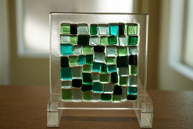 フュージング 住宅用ガラスパネル モザイク柄シリーズ グリーン 9cm×9cm 【ステンドグラス工房直販 ドア 扉 明かり採り 小窓 新築 改築 新生活 リフォーム インテリア 建材パーツ 空間アクセント 室内装飾 壁装飾】