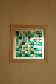 フュージング 住宅用ガラスパネル モザイク柄シリーズ グリーン×きみどり 12cm×12cm 【ステンドグラス工房直販 ドア 扉 明かり採り 小窓 新築 改築 新生活 リフォーム インテリア 建材パーツ 空間アクセント 室内装飾 壁装飾】