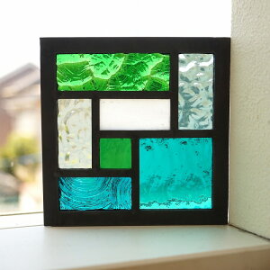 ステンドグラス パネル 住宅用 7つのスクエア ブルーグリーン×グリーン 12cm×12cm 【ステンド 室内窓 壁埋め込み 小窓 緑色 明かり採り 新築 改築 新生活 リフォーム インテリア 建材パーツ 空