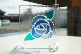 一点もの フュージング 住宅用ガラスパネル バラ ブルー 12cm×12cm【ステンドグラス工房直販 ドア 扉 花 明かり採り 小窓 新築 改築 新生活 リフォーム インテリア 建材パーツ 空間アクセント 室内装飾 壁装飾】