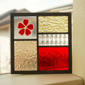 ステンドグラス パネル 住宅用 5つのガラスMIXフュージング桜 レッド 18cm×18cm【ステンド 室内窓 壁埋め込み チェッカーガラス スクエア 赤 大正ロマン 小窓 明かり採り 新築 改築 新生活 リフォーム インテリア 建材パーツ 空間アクセント 室内装飾 壁装飾】