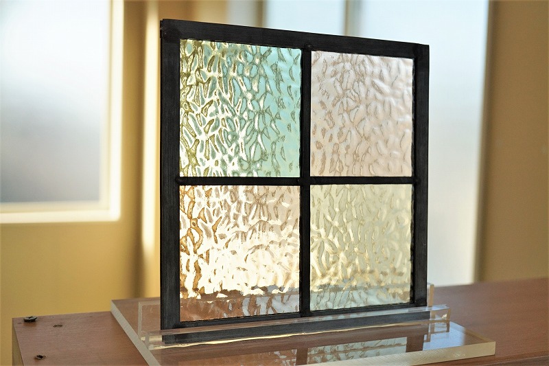 【楽天市場】ステンドグラス パネル 住宅用 格子2×2 淡い色ガラス