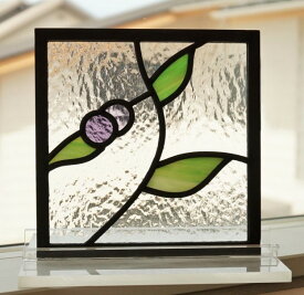 ステンドグラス パネル 住宅用 葉っぱと2つのむらさきの実 18cm×18cm　【ステンド 室内窓 壁埋め込み スクエア 小窓 植物 明かり採り】