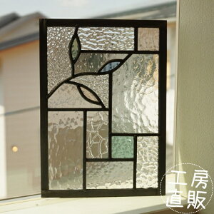 ステンドグラス パネル 住宅用 小さな葉っぱ 淡い色の組み合わせ 長方形 20cm×28cm【ステンド 室内窓 壁埋め込み 小窓 パステルカラー 葉っぱ 明かり採り 新築 改築 新生活 リフォーム インテ