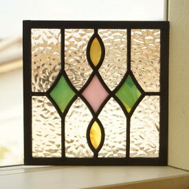 ステンドグラス パネル 住宅用 ダイヤと楕円 背景ピンク ピンク×グリーン×イエロー 18cm×18cm【ステンド 室内窓 壁埋め込み 緑 黄色 パステルカラー 小窓 明かり採り 新築 改築 新生活 リフォーム インテリア 建材パーツ 空間アクセント 室内装飾 壁装飾】