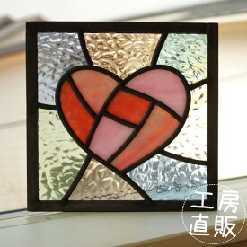 ステンドグラス パネル 住宅用 パッチワークハート ピンク 淡い色の背景 18cm×18cm【ステンド 室内窓 小窓 パステルカラー ドア明かり採り 新築 改築 新生活 リフォーム インテリア 建材パーツ 空間アクセント 室内装飾 壁装飾】
