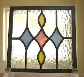 訳あり ステンドグラス パネル 住宅用 ダイヤと楕円 ブルー×ピンク×イエロー 18cm×18cm 【ステンド 室内窓 壁埋め込み スクエア 小窓 アンティークモチーフ レトロ 明り採り 新築 改築 新生活 リフォーム インテリア 建材パーツ 空間アクセント 室内装飾 壁装飾】