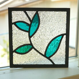 ステンドグラス パネル 住宅用 葉っぱ左 背景クリア 18cm×18cm【ステンド 室内窓 壁埋め込み 小窓 スクエア 葉っぱ 明かり採り 新築 改築 新生活 リフォーム インテリア 建材パーツ 空間アクセント 室内装飾 壁装飾】