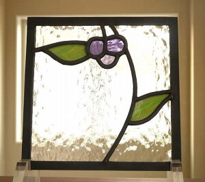 ステンドグラス 住宅用 葉っぱと3つのむらさきの実 18cm×18cm 訳あり 【ステンド 室内窓 壁埋め込み 明り採り 新築 改築 新生活 リフォーム インテリア 建材パーツ 空間アクセント 室内装飾