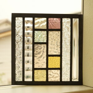ステンドグラス パネル 住宅用 12のスクエア 淡いピンク×イエロー×ラメ 18cm×18cm 【ステンド 室内窓 壁埋め込み ラメ 小窓 明かり採り 新築 改築 新生活 リフォーム インテリア 建材パーツ 空