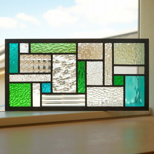 ステンドグラス パネル 住宅用 19のスクエア ブルーグリーン×グリーン×クリア 40cm×20cm 【ステンド 室内窓 壁埋め込み 小窓 緑色 明かり採り 新築 改築 新生活 リフォーム インテリア 建材パ