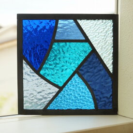 ステンドグラス パネル 住宅用 カーブとストレート ブルーグリーン×ブルー 18cm×18cm 【ステンド 室内窓 壁埋め込み 青緑 小窓 明かり採り 新築 改築 新生活 リフォーム インテリア 建材パーツ 空間アクセント 室内装飾 壁装飾】