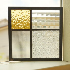 ステンドグラス パネル 住宅用 4つのガラス 格子 イエロー 18cm×18cm 【ステンド 室内窓 壁埋め込み チェッカーガラス スクエア 小窓 明かり採り 新築 改築 新生活 リフォーム インテリア 建材パーツ 空間アクセント 室内装飾 壁装飾】
