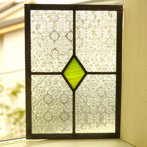 ステンドグラス パネル 住宅用 シンプルダイヤ 黄緑 長方形 20cm×28cm【ステンド 室内窓 壁埋め込み 小窓 フローラガラス 明かり採り 新築 改築 新生活 リフォーム インテリア 建材パーツ 空間