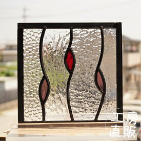 ステンドグラス パネル 住宅用 小さな葉っぱ ゆれ縞 レッド×ピンク 18cm×18cm【ステンド 室内窓 壁埋め込み 小窓 葉っぱ 黄色 ストライプ 明かり採り 新築 改築 新生活 リフォーム インテリア 建材パーツ 空間アクセント 室内装飾 壁装飾】