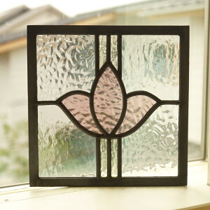 ステンドグラス パネル 住宅用 チューリップとライン 淡いピンク×淡いコハク 18cm×18cm 【ステンド 室内窓 壁埋め込み スクエア 小窓 アンティークモチーフ 明かり採り】