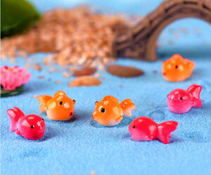 水槽飾り 金魚 2色 きんぎょコケリウム スノードーム ガーデニング 園芸 おしゃれ ミニ テラリウム フィギュア ミニ観葉 苔 コケ ワークショップパーツ 苔テラリウム 観葉植物 苔リウム アク