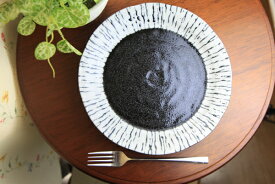 黒色（ゼブラ柄）の7.0皿 直径24.2cm 高さ3.0cm 黒潮 丸皿 美濃焼 日本製 黒色ゼブラ柄の洋風の食器シリーズ