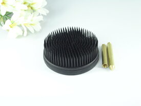剣山 黒色 9号(8.7センチ) 丸型 足付き 【生け花 いけばな フラワーアレンジメント 華道具 花留め 生け花用品 園芸 ガーデニング】