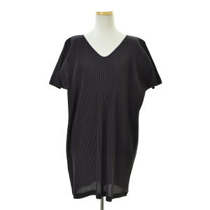 PLEATS PLEASE