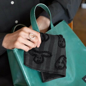 WARMGREYTAIL 韓国ブランド　ウォームグレーテイル　Bunny Bunny ハンドクロス - Black