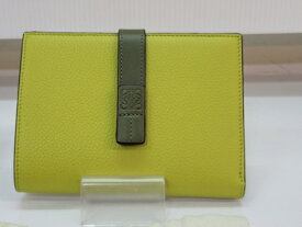 LOEWE ロエベ　バーティカル ウォレット ミディアム ライムイエロー/アボカドグリーン　カーフ　C660S87X01／財布【中古】[☆4]