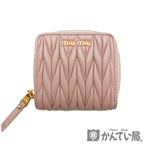 楽天市場】miumiu ラウンドファスナー 二つ折りの通販