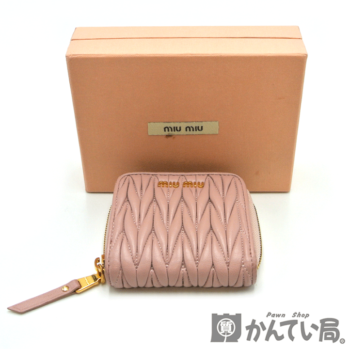 【美品】MIU MIU マテラッセ 二つ折り財布 ラウンドファスナー ピンク miu miu（ミュウミュウ） マテラッセレザー 二つ折り財布 5ML024-AFPP
