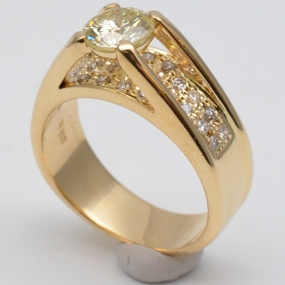 K18　ダイヤリング　イエローゴールド　ダイヤモンド1.002ct　0.28ct　約13号サイズ　重量約8.8ｇ　指輪　ジュエリー　アクセサリー　レディース　