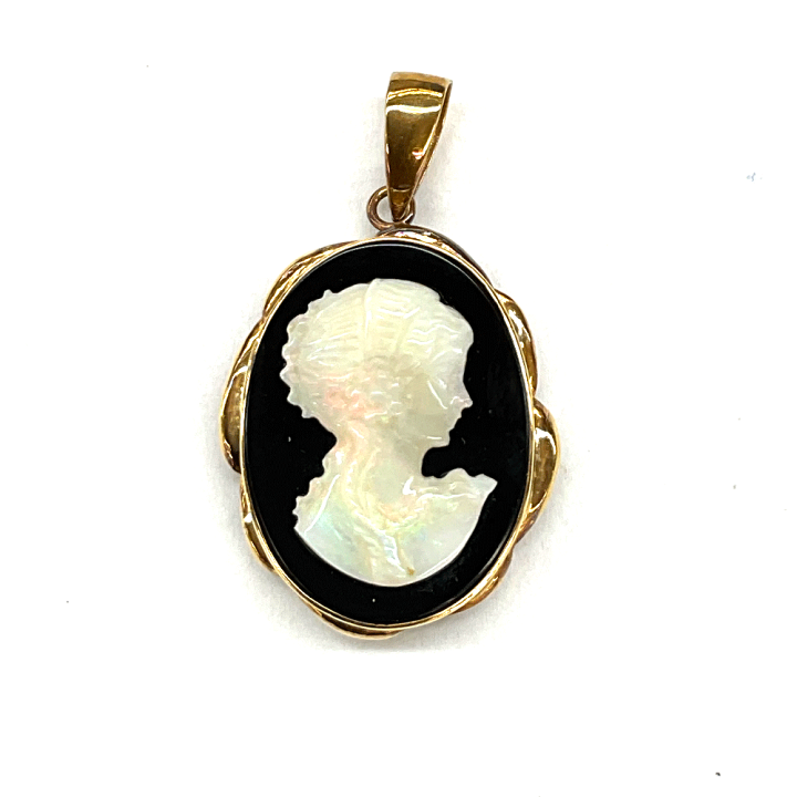 K18金 女性のカメオペンダント K18金 女性のカメオペンダント