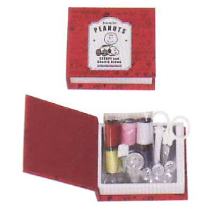 店頭在庫品 スヌーピー ソーイングセット レッド 8564 ミササ 【KN】 絵本型 misasa ソーイング 裁縫セット