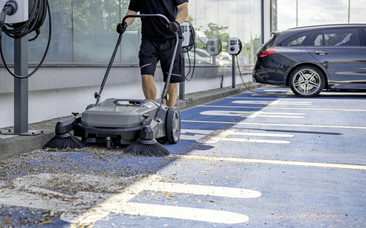 楽天市場】【エントリーで当店P5倍】【公式】業務用手押し式スイーパー 