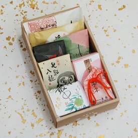 和菓子 忍術屋敷近江商人甲賀流忍しるべ七転八起みなくち栗最中珠の栗各1個 お土産 お菓子 お供え お取り寄せ ギフト 老舗 高級 お供え 志 お歳暮 お礼 お祝い 内祝 プチギフト 誕生日 プレゼント バレンタイン 滋賀県 甲賀 スイート お菓子 お返し 詰め合わせ 即日発送