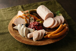 清流の国 岐阜県奥美濃で育った地鶏「奥美濃古地鶏」 セット G-KOJ-B2554 本格的 プレスハム 燻製 ソーセージ 詰合せ